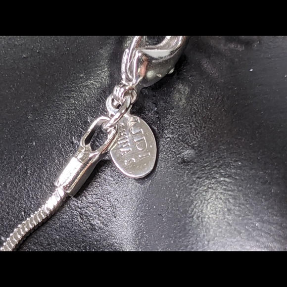 🎄 3/$35 IJDI necklace with U shape pendant - Picture 6 of 7